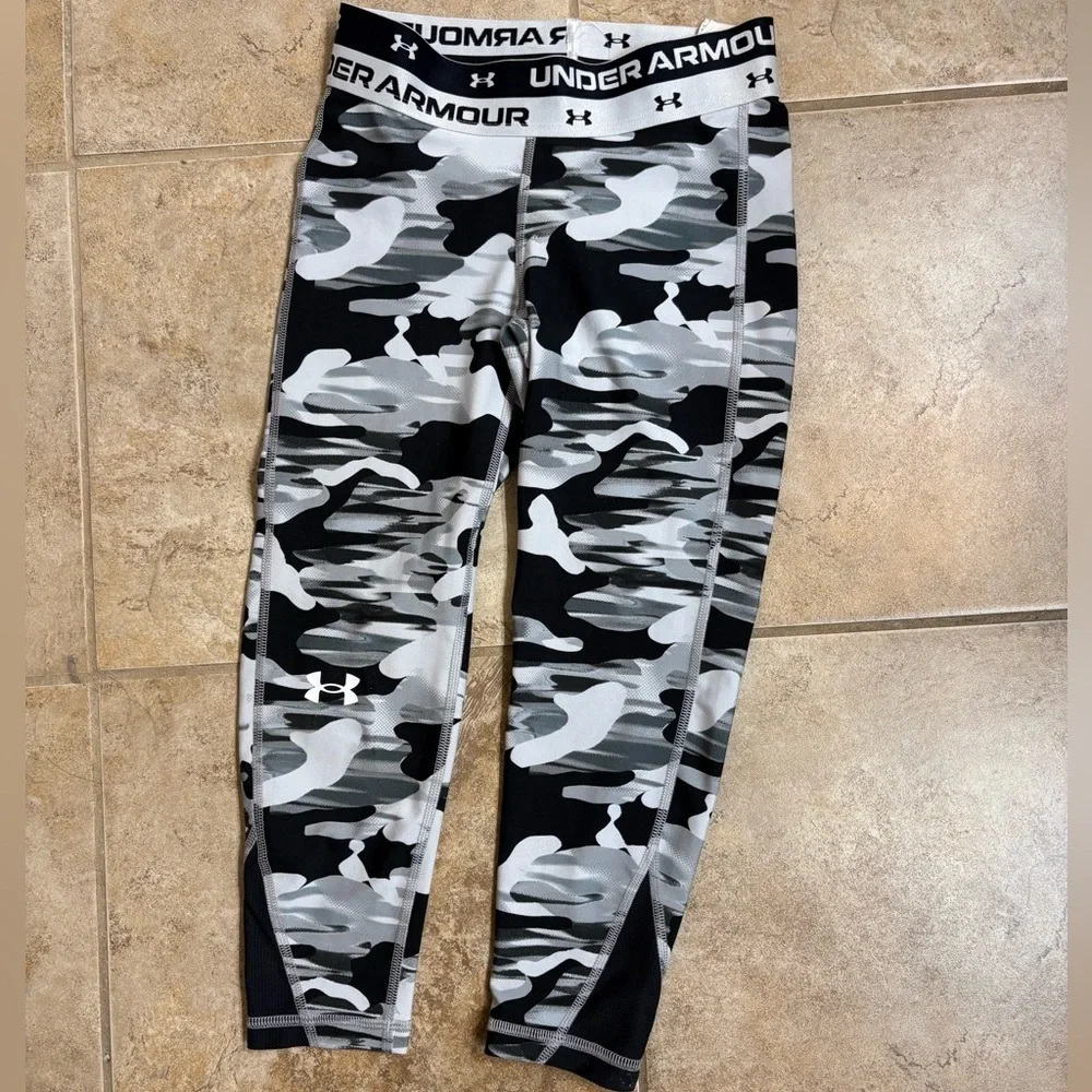 👟UNDER ARMOUR Camo Leggings